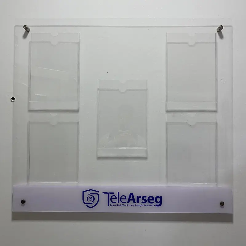 Cartelera en Acrílico En Guayaquil