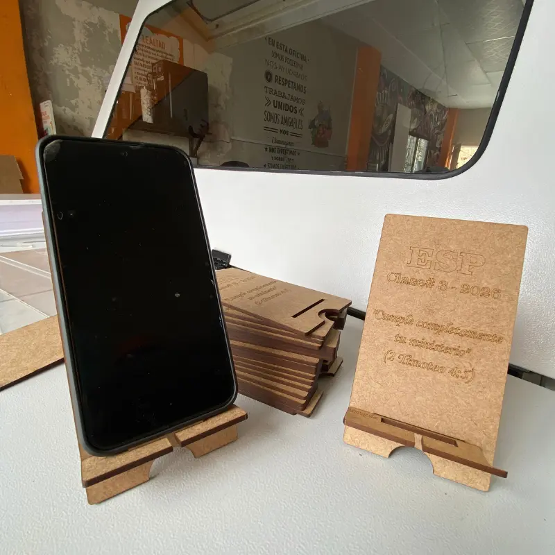 Porta celular MDF con grabado láser en Guayaquil