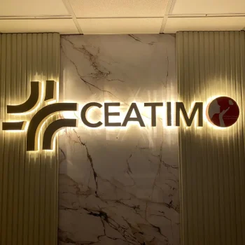 Letreros luminosos en Guayaquil